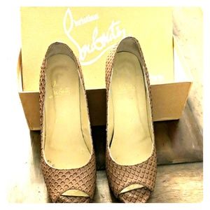 Gently used sz 38 Prive Python Louboutin peep toe